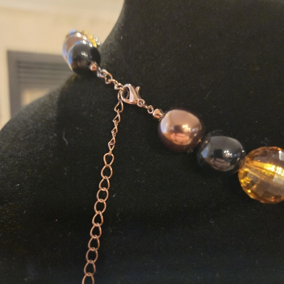 Elegant Black and Gold Beaded Necklace - Picture 4 of 4